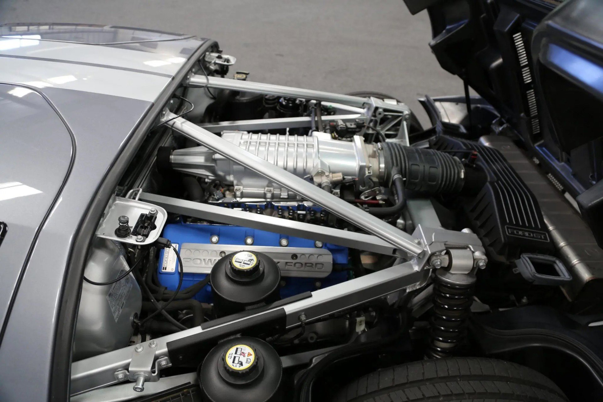 Used 2006 Ford GT image 5