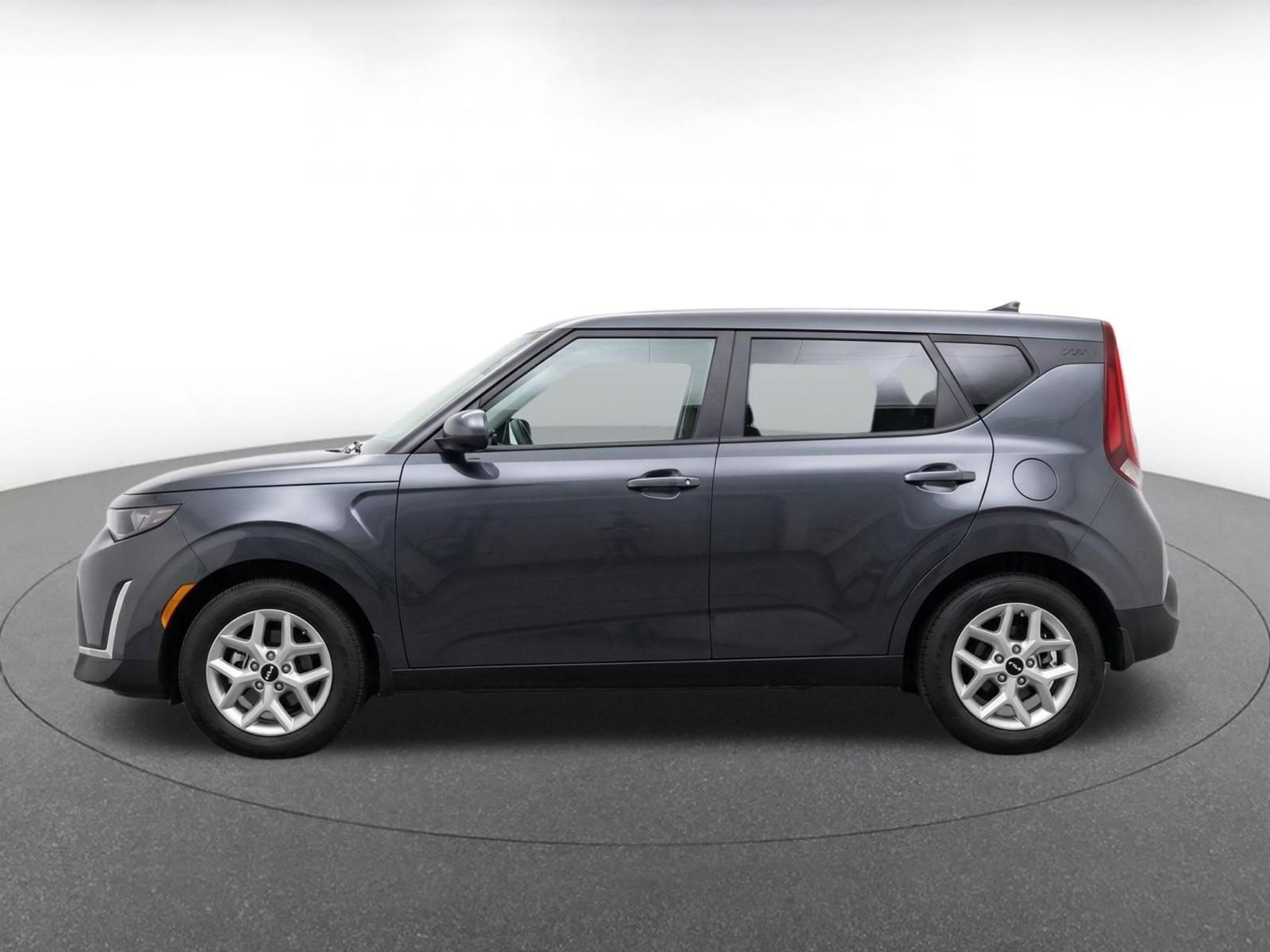 Used 2025 Kia Soul LX w/ LX Technology Package FWD image 4