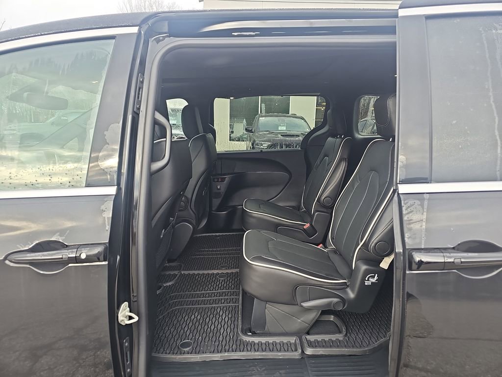 New 2026 Chrysler Pacifica Limited image 26