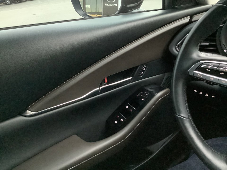 Used 2022 MAZDA CX-30 AWD 2.5 S w/ Premium Package image 36