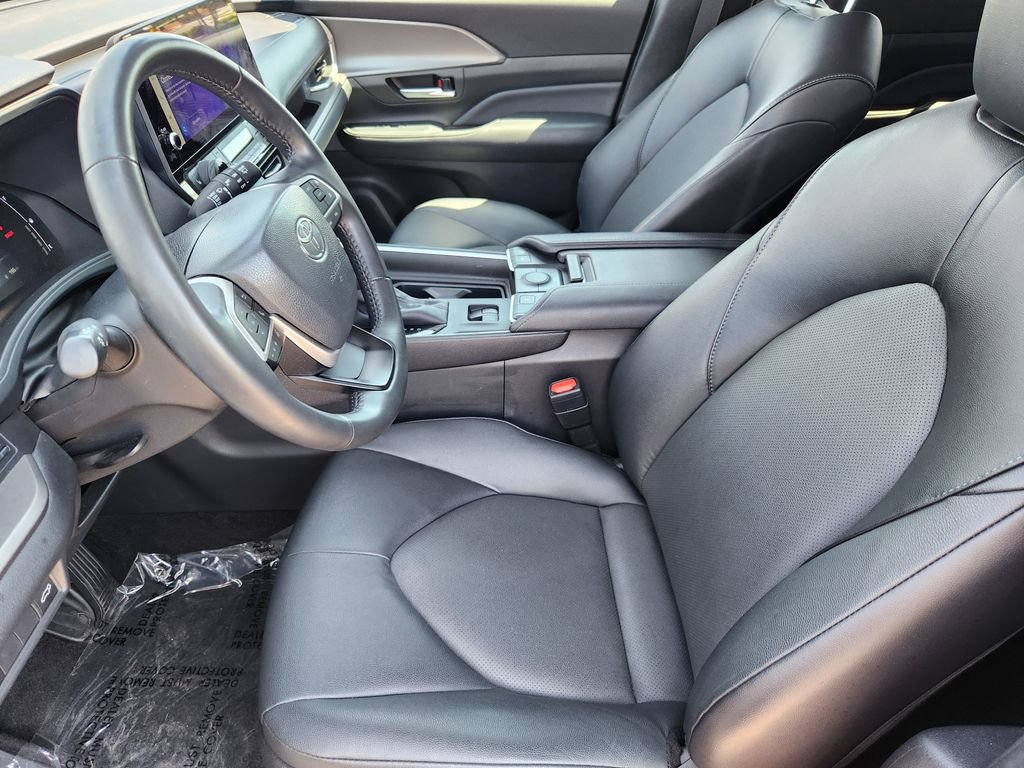 Used 2024 Toyota Grand Highlander AWD Hybrid image 4