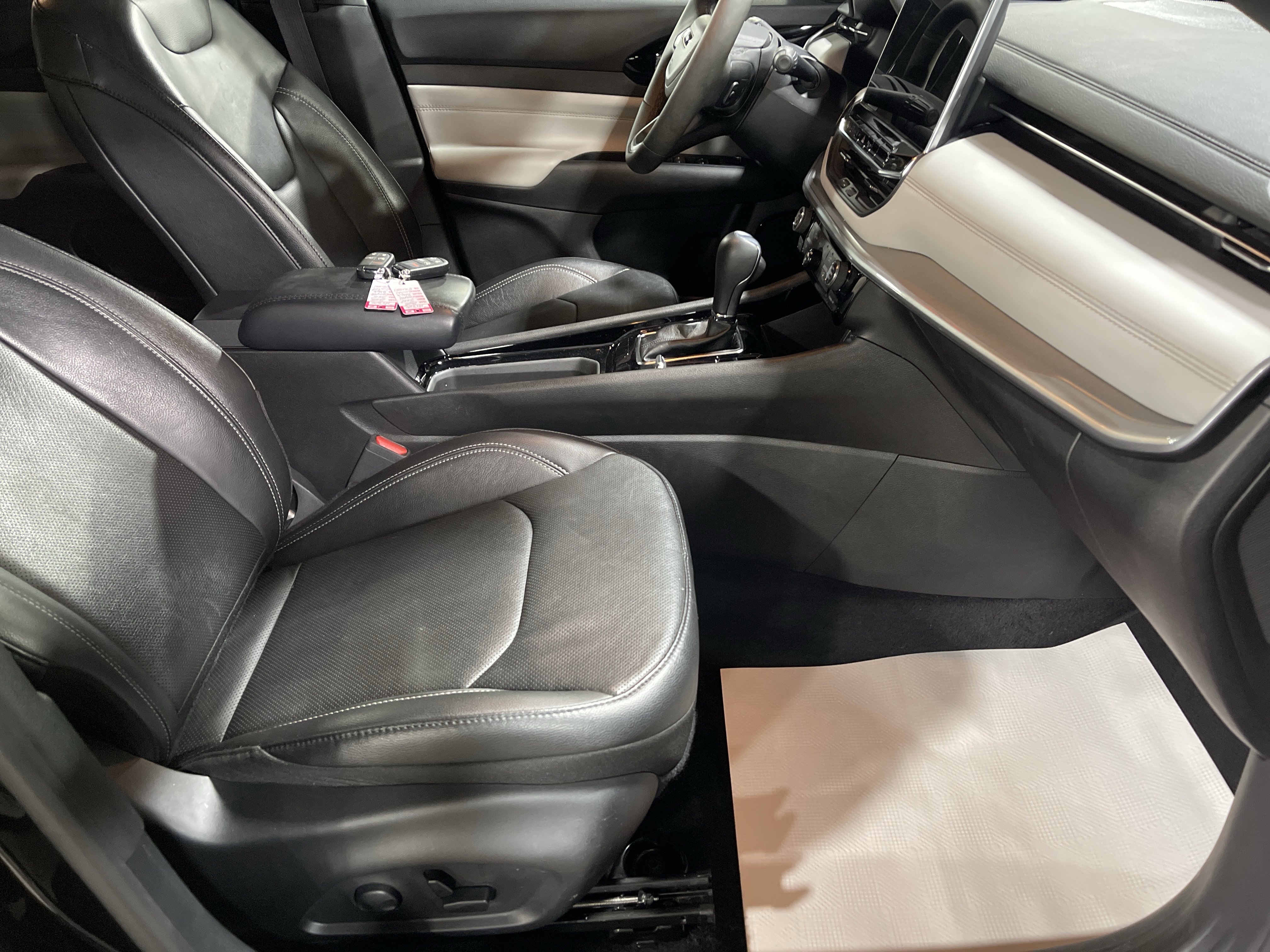 Used 2025 Jeep Compass Limited w/ Elite Group image 13