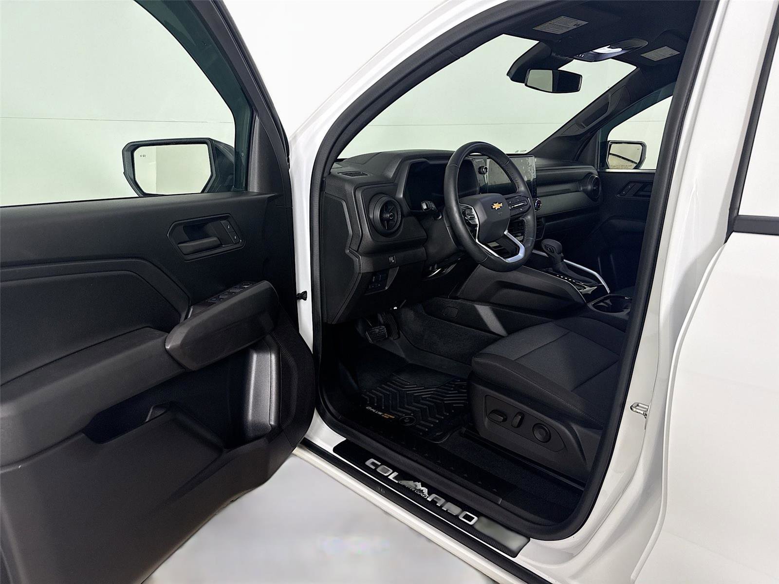 Used 2024 Chevrolet Colorado W/T w/ WT Convenience Package II image 3