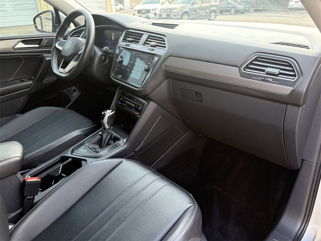 Used 2022 Volkswagen Tiguan SE image 30