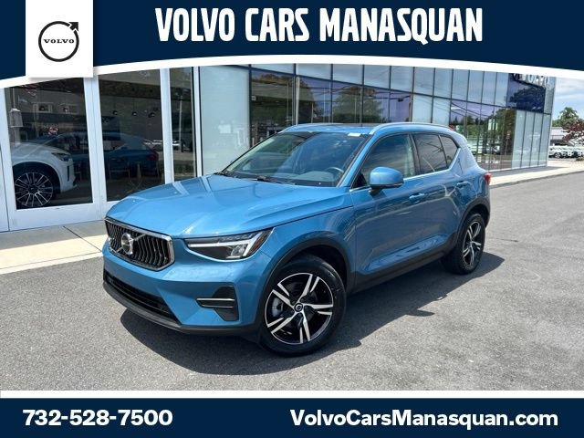 Certified 2025 Volvo XC40 B5 Core