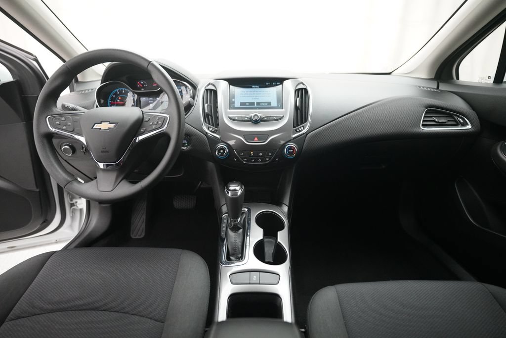 Used 2017 Chevrolet Cruze LT w/ Convenience Package FWD image 5