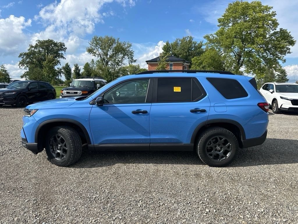 Used 2025 Honda Pilot TrailSport image 11