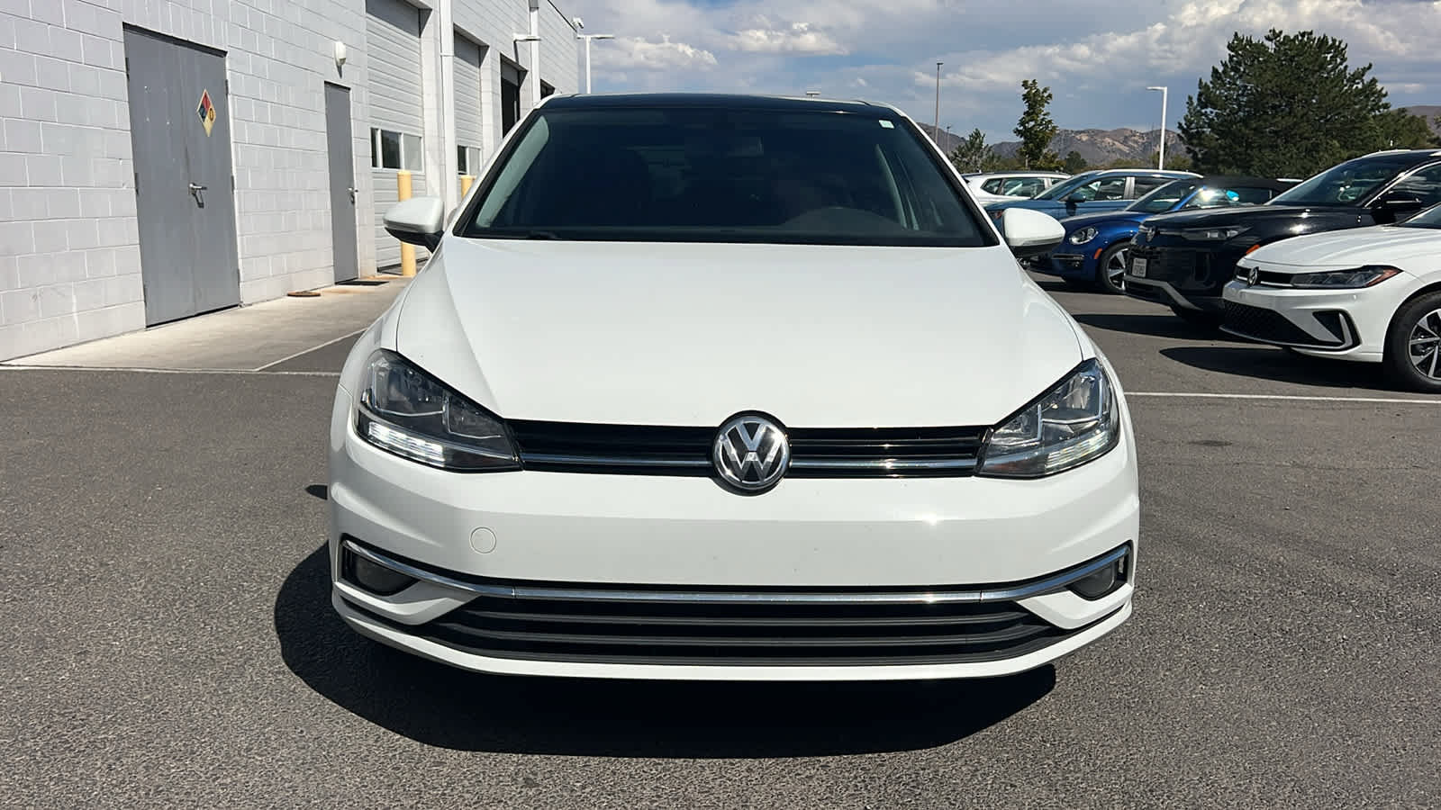 Used 2019 Volkswagen Golf SE FWD image 2