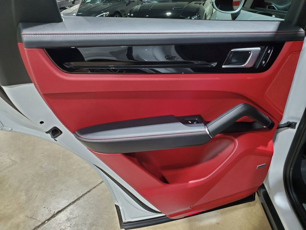 Used 2022 Porsche Cayenne image 29