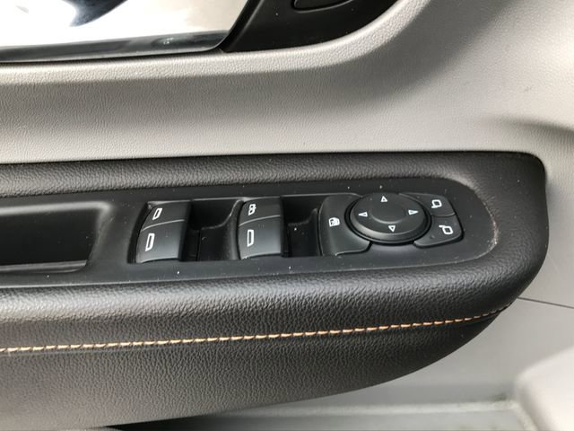 Used 2020 GMC Terrain SLE w/ Driver Convenience Package image 9