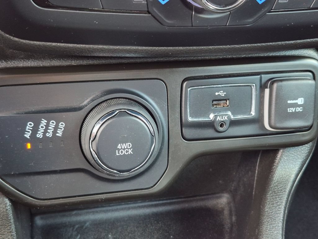 Used 2022 Jeep Renegade Latitude w/ Convenience Group AWD/4WD image 21