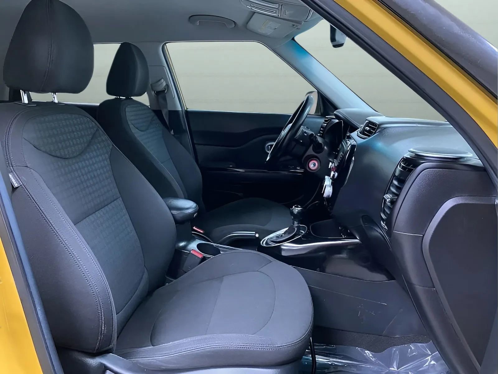 Used 2015 Kia Soul ! FWD image 14
