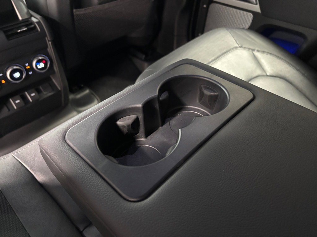 Used 2023 Land Rover Defender 130 X-Dynamic SE image 25