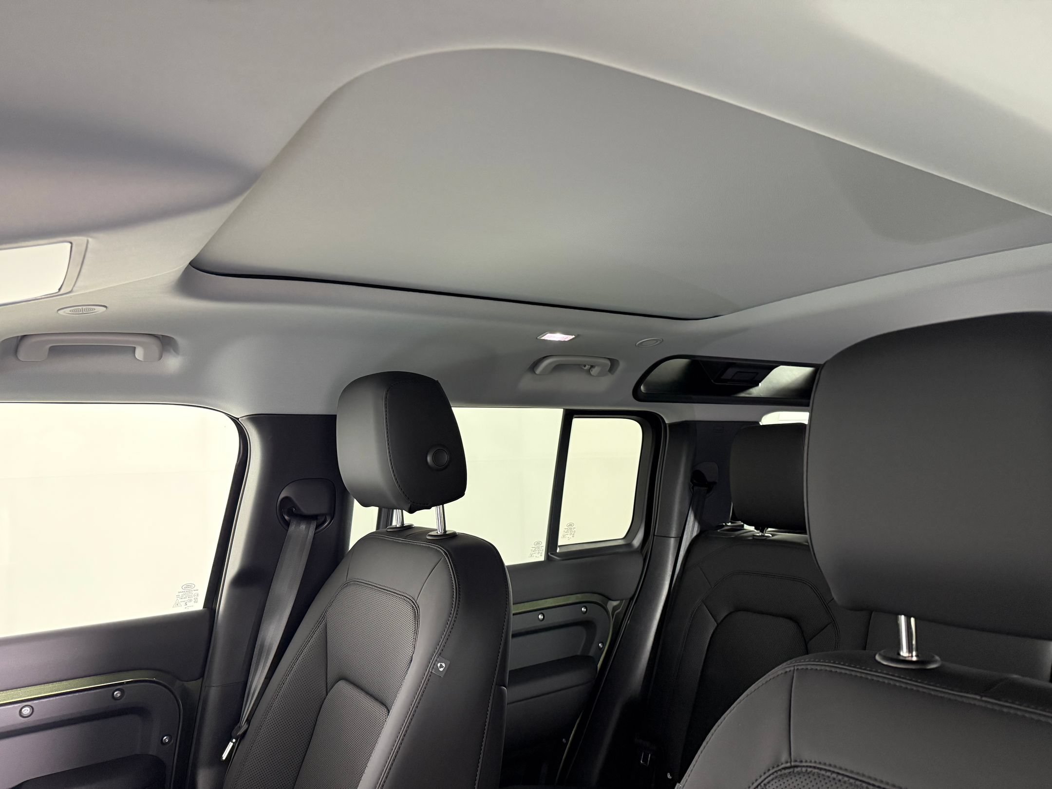 New 2026 Land Rover Defender 110 X-Dynamic SE AWD/4WD image 20