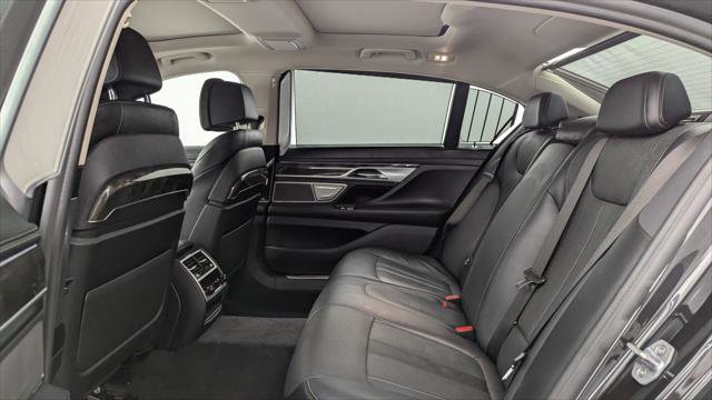 Used 2018 BMW 740i image 17