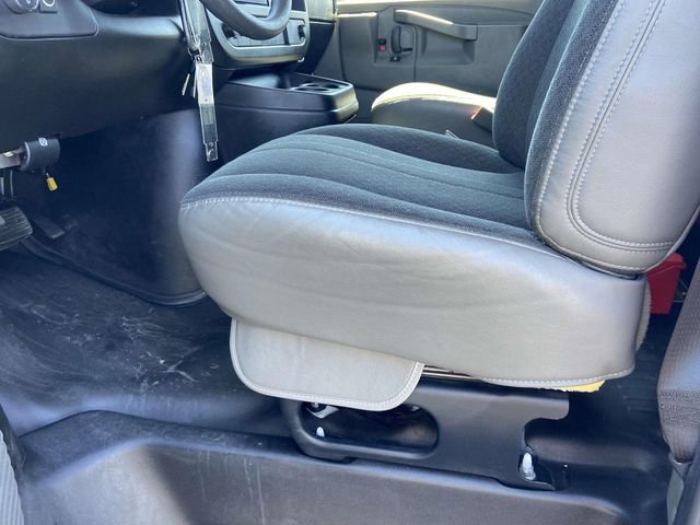 Used 2024 GMC Savana 2500 w/ Driver Convenience Package image 12