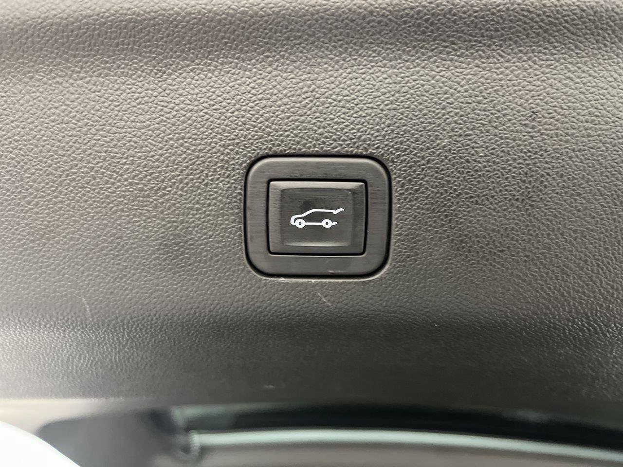 Certified 2025 GMC Yukon Denali w/ Sun & Power Step Package AWD/4WD image 36