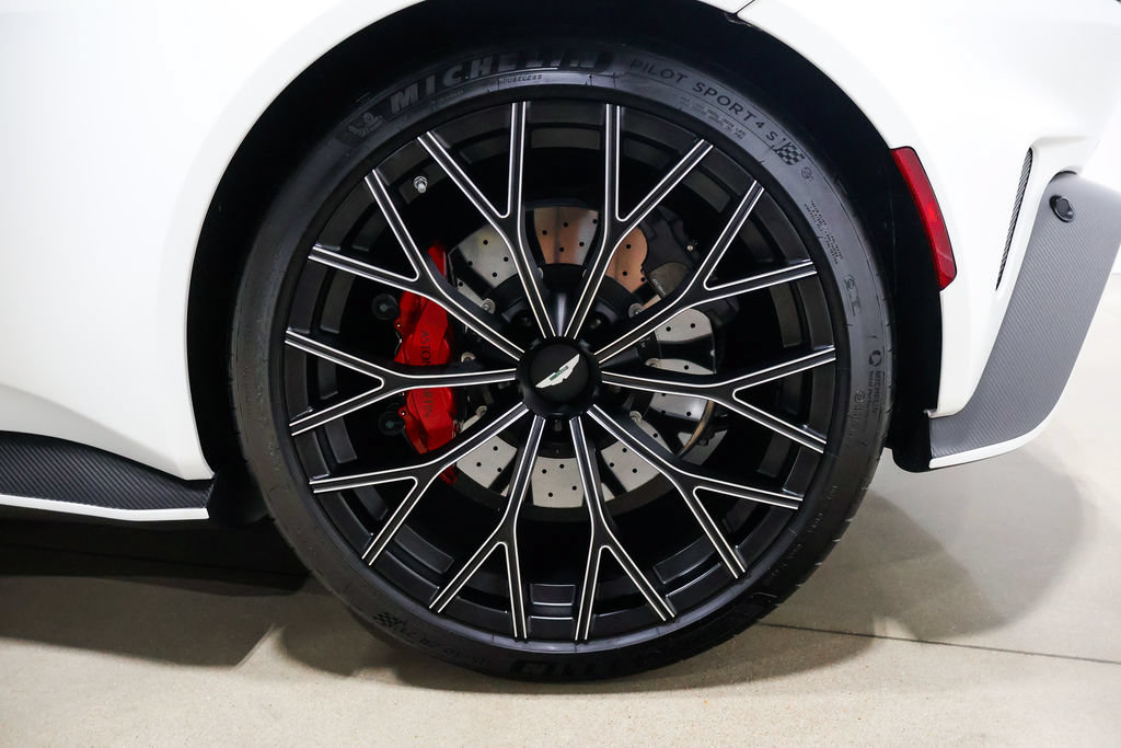 Used 2023 Aston Martin V12 Vantage RWD image 20