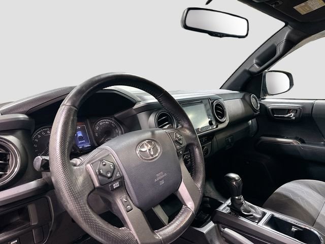 Used 2016 Toyota Tacoma TRD Sport AWD/4WD image 11