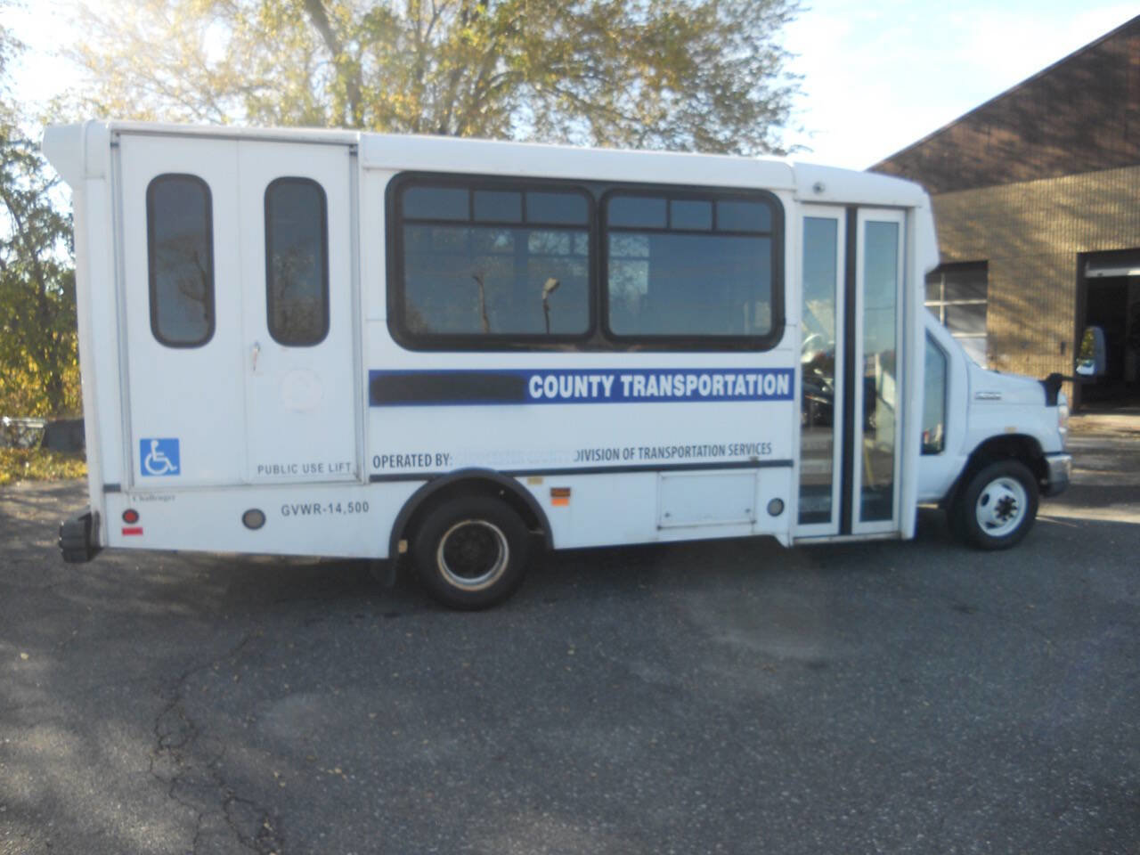 Used 2013 Ford E-450 and Econoline 450 Super Duty w/ Shuttle Bus Prep Pkg image 8
