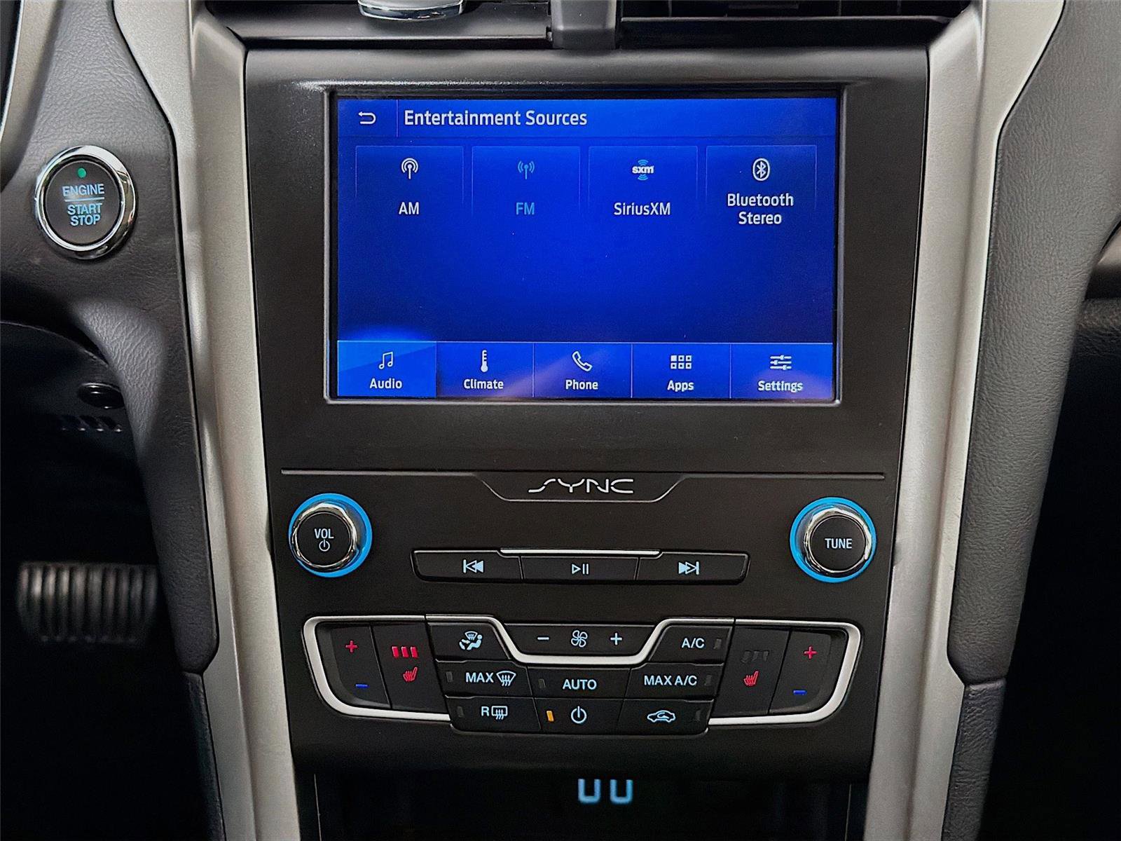 Used 2020 Ford Fusion SE image 14