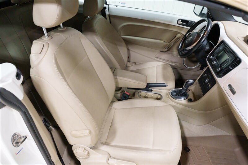 Used 2013 Volkswagen Beetle TDI FWD image 22