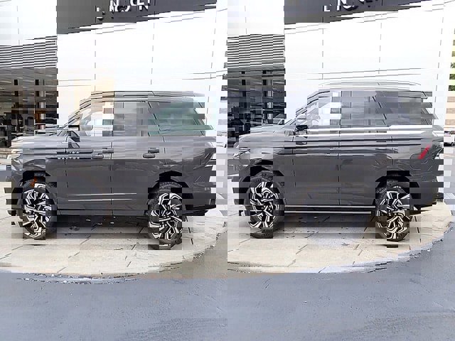 New 2025 Lincoln Navigator Black Label image 9