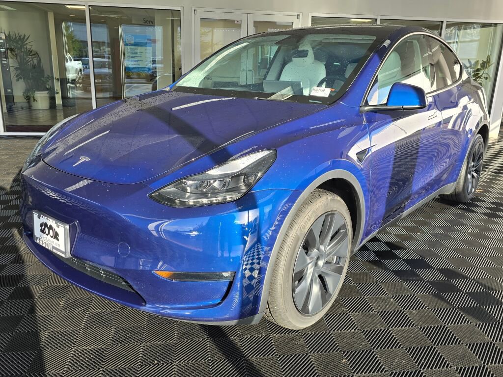 Used 2025 Tesla Model Y Long Range image 8