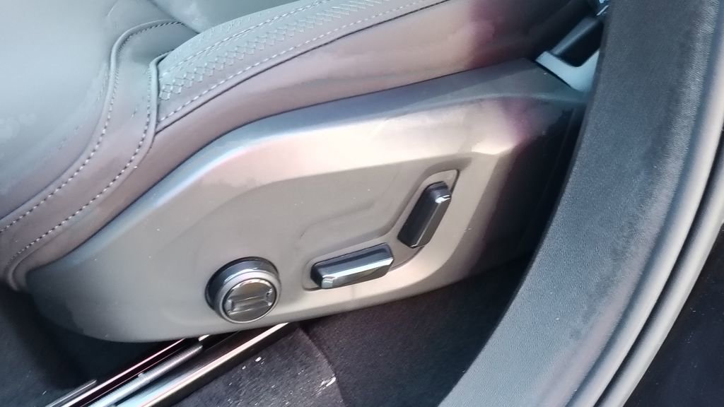 New 2026 Volvo XC90 B6 Plus w/ Protection Package Premier image 11