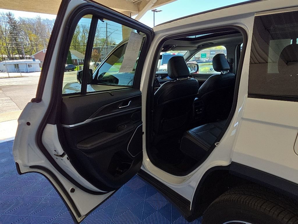 Used 2022 Jeep Grand Cherokee Limited 4xe w/ Luxury Tech Group II AWD/4WD image 29
