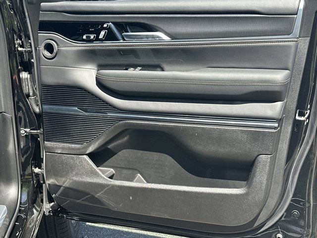 New 2026 Jeep Grand Wagoneer Summit AWD/4WD image 16