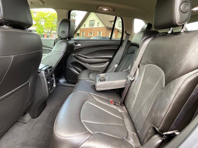 Used 2018 Buick Envision Essence FWD image 31