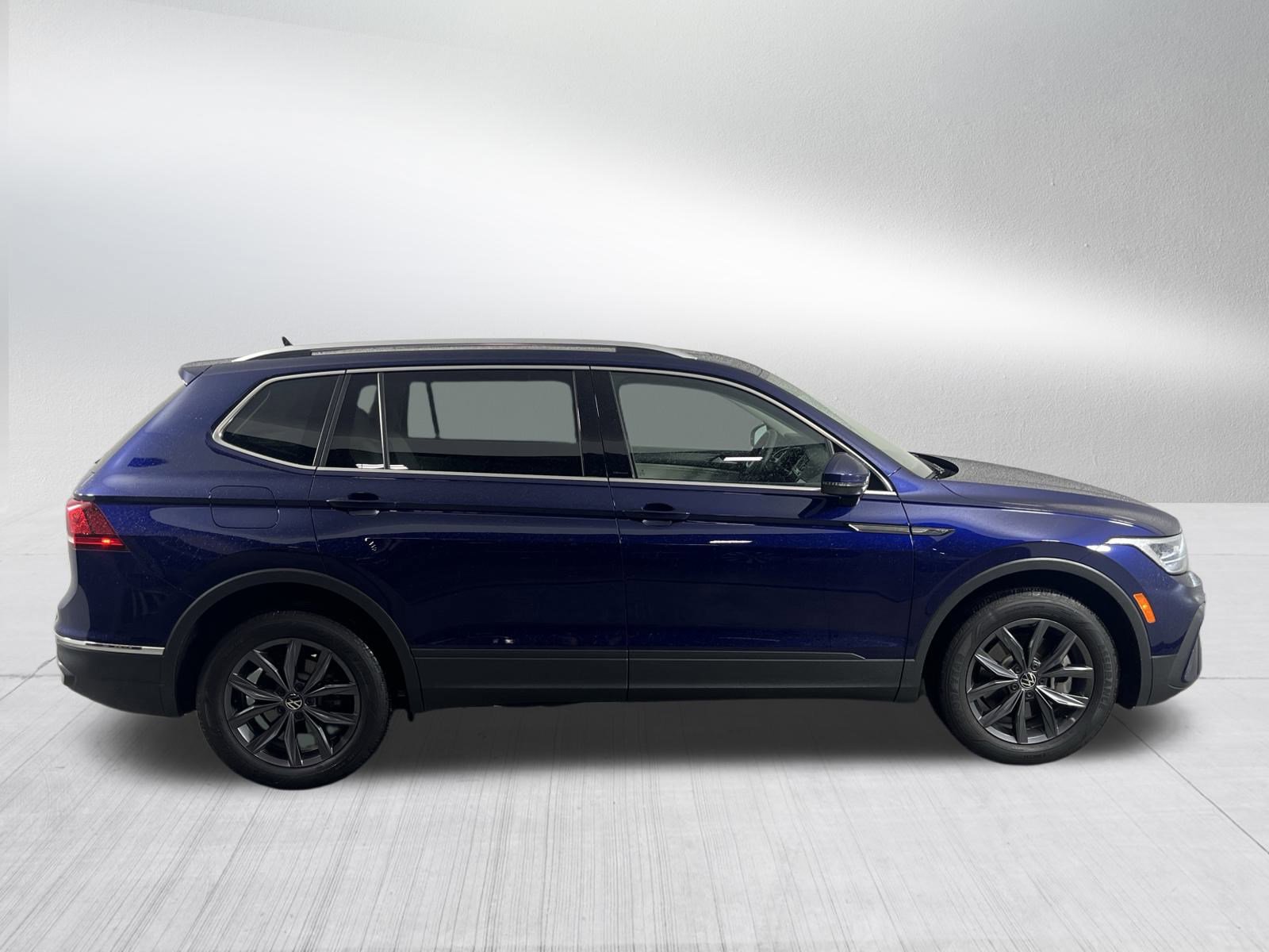 Certified 2022 Volkswagen Tiguan SE w/ Panoramic Sunroof Package image 8