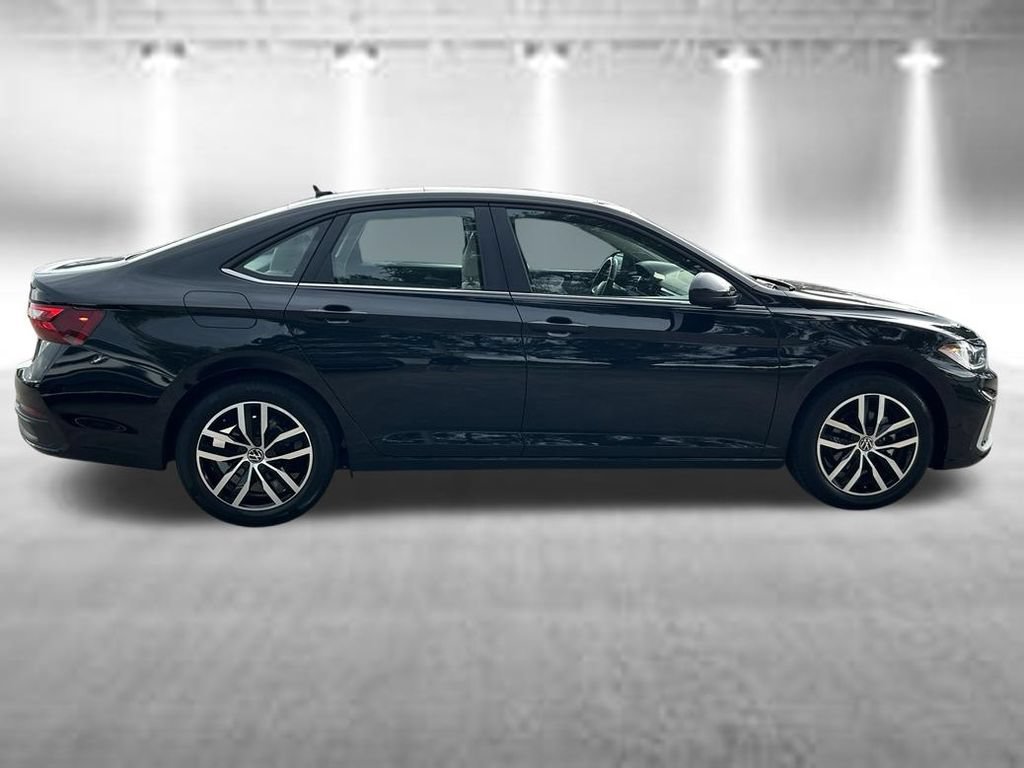 Used 2026 Volkswagen Jetta SE FWD image 7