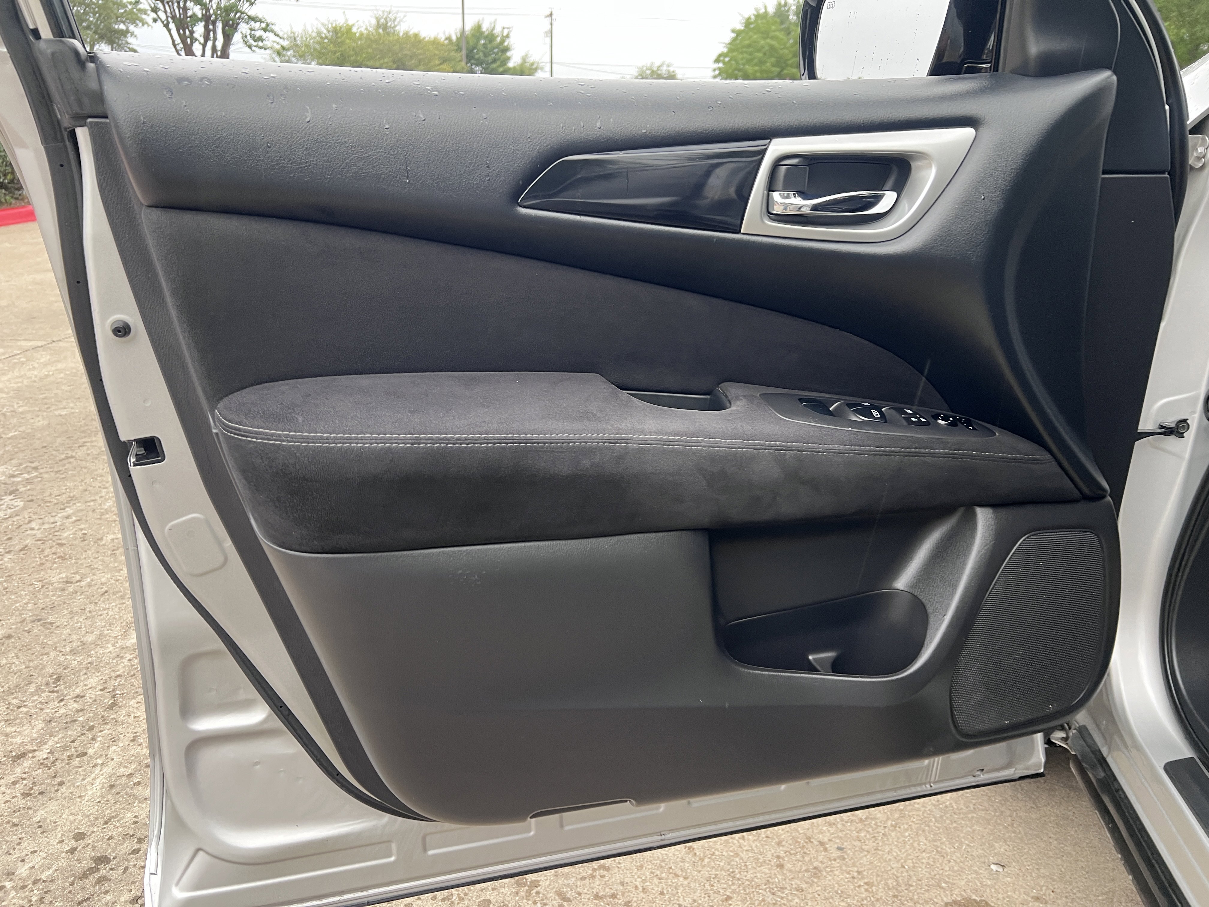 Used 2015 Nissan Pathfinder SV image 19