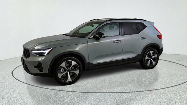 New 2026 Volvo XC40 B5 Plus w/ Protection Package Premier AWD/4WD image 3