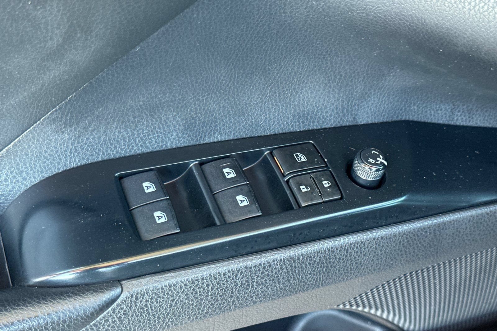 Certified 2020 Toyota Camry SE w/ Carpet Mat Package FWD image 14