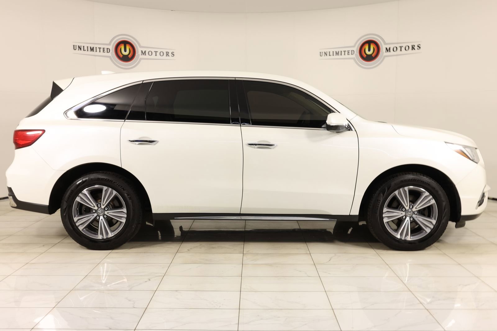 Used 2019 Acura MDX SH-AWD image 2
