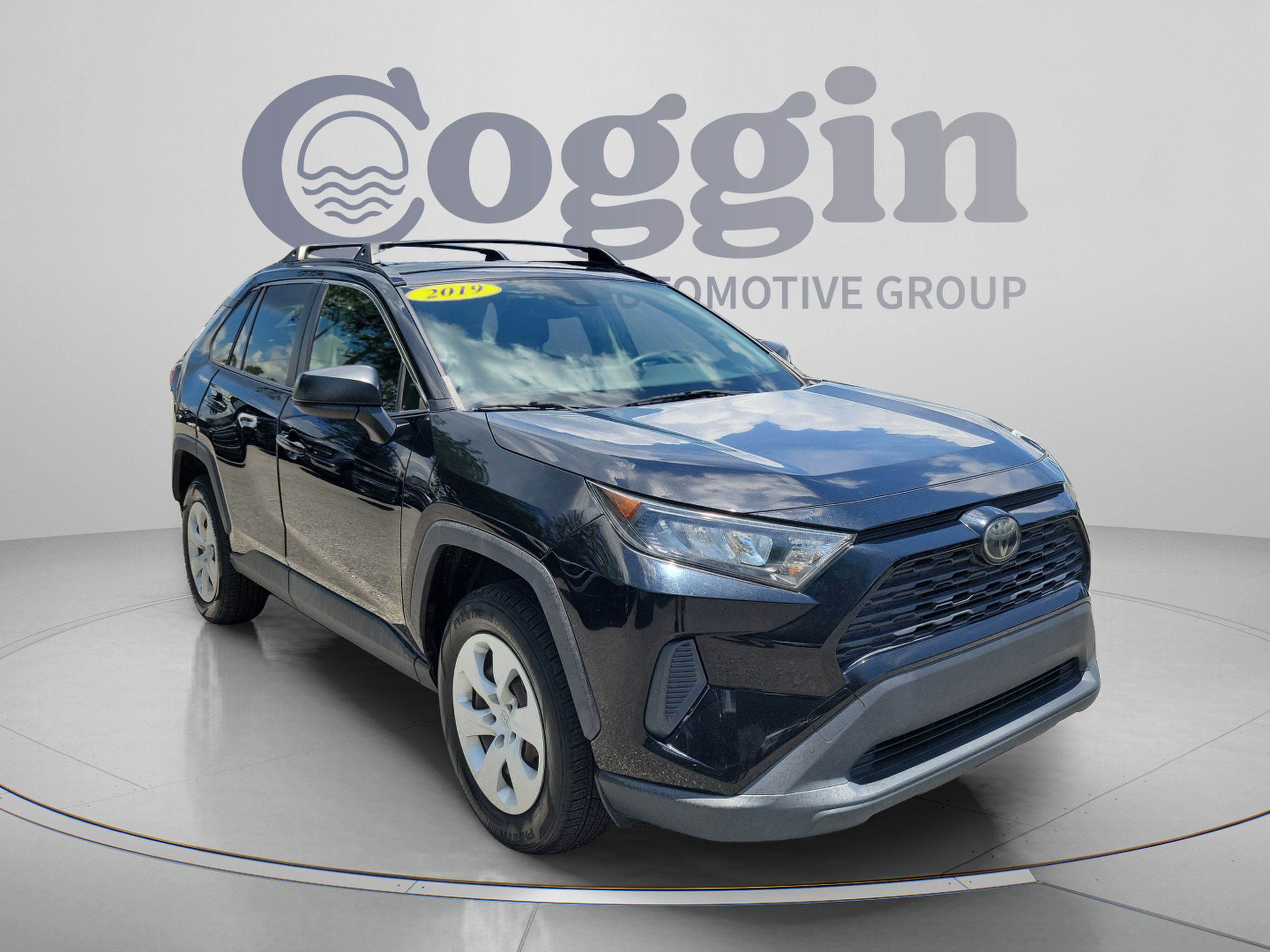 Used 2019 Toyota RAV4 LE FWD image 4