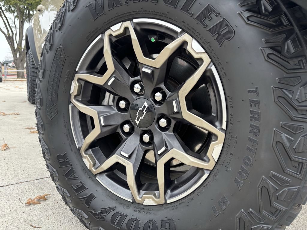 Used 2024 Chevrolet Colorado ZR2 w/ Technology Package image 9