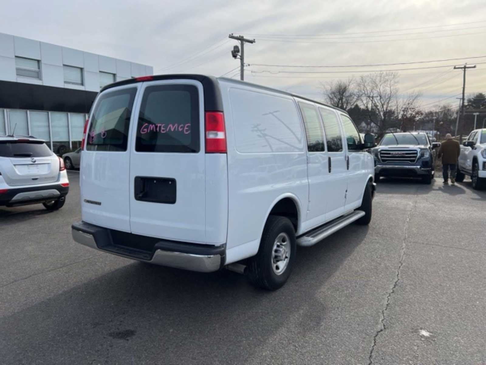 Used 2021 Chevrolet Express 2500 w/ Driver Convenience Package RWD image 7