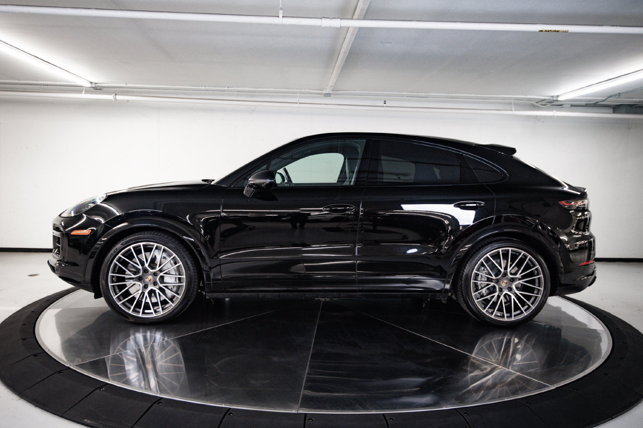 Certified 2020 Porsche Cayenne Turbo AWD/4WD image 2