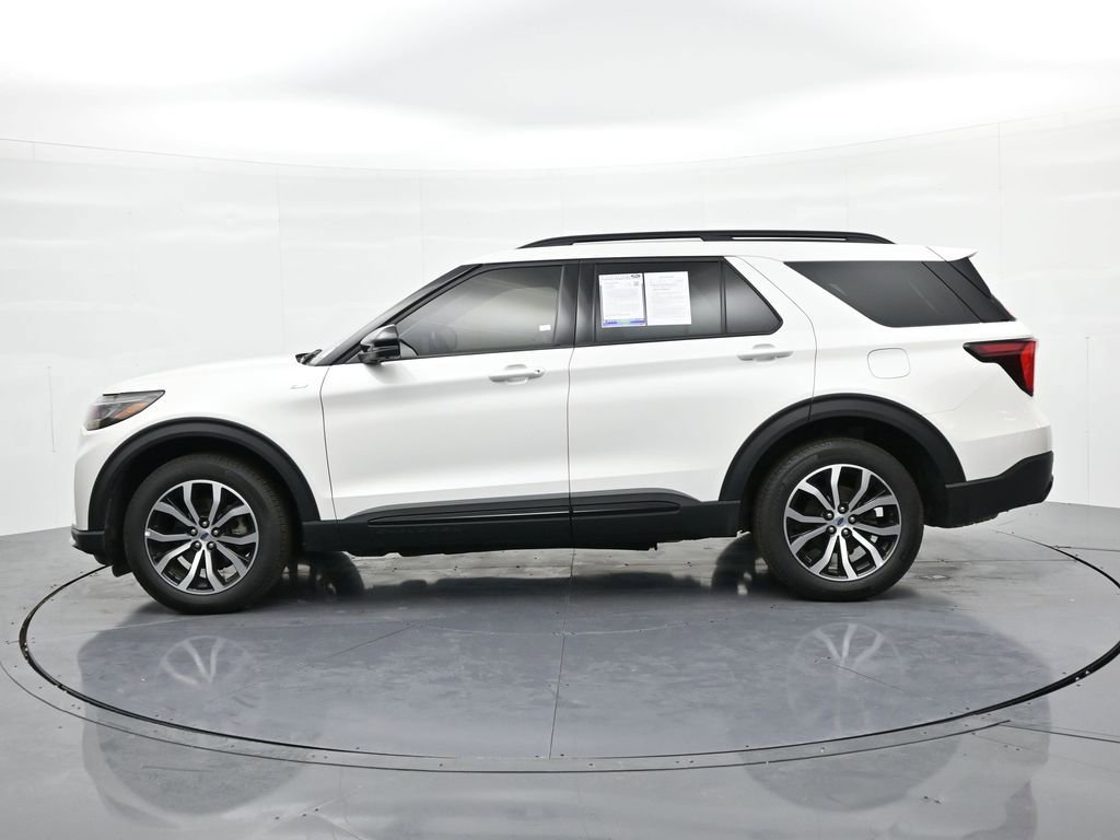 Used 2025 Ford Explorer ST-Line image 9