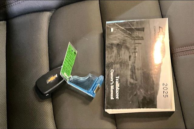 Used 2025 Chevrolet TrailBlazer RS w/ Convenience Package image 36