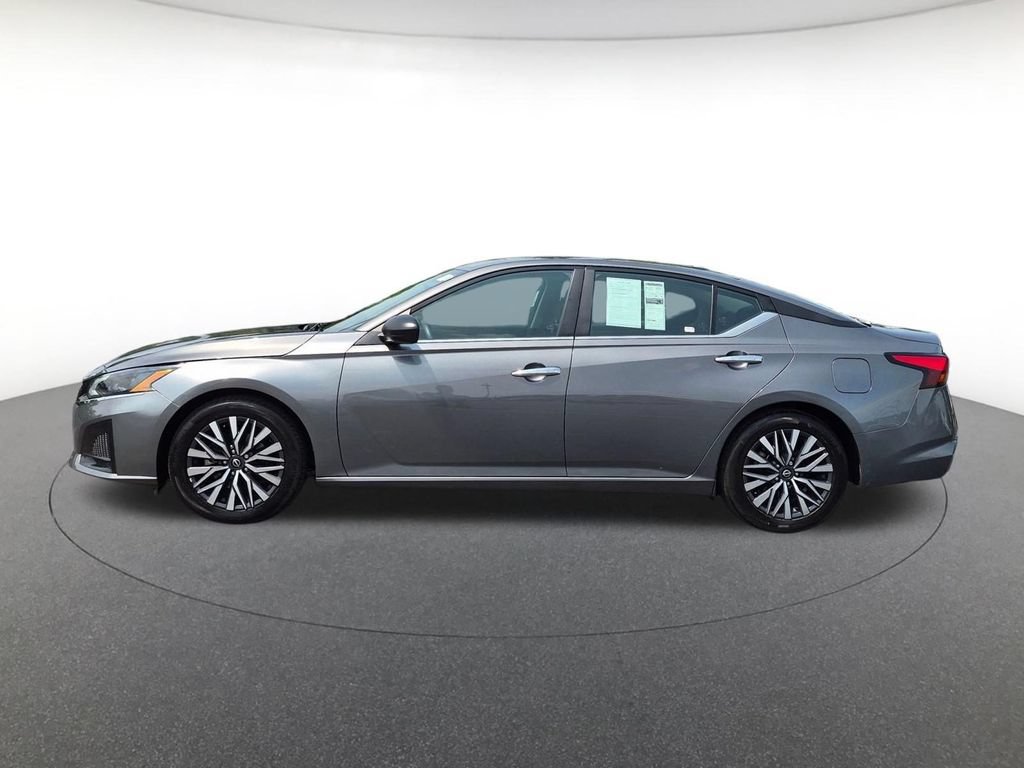 Used 2025 Nissan Altima 2.5 SV FWD image 16
