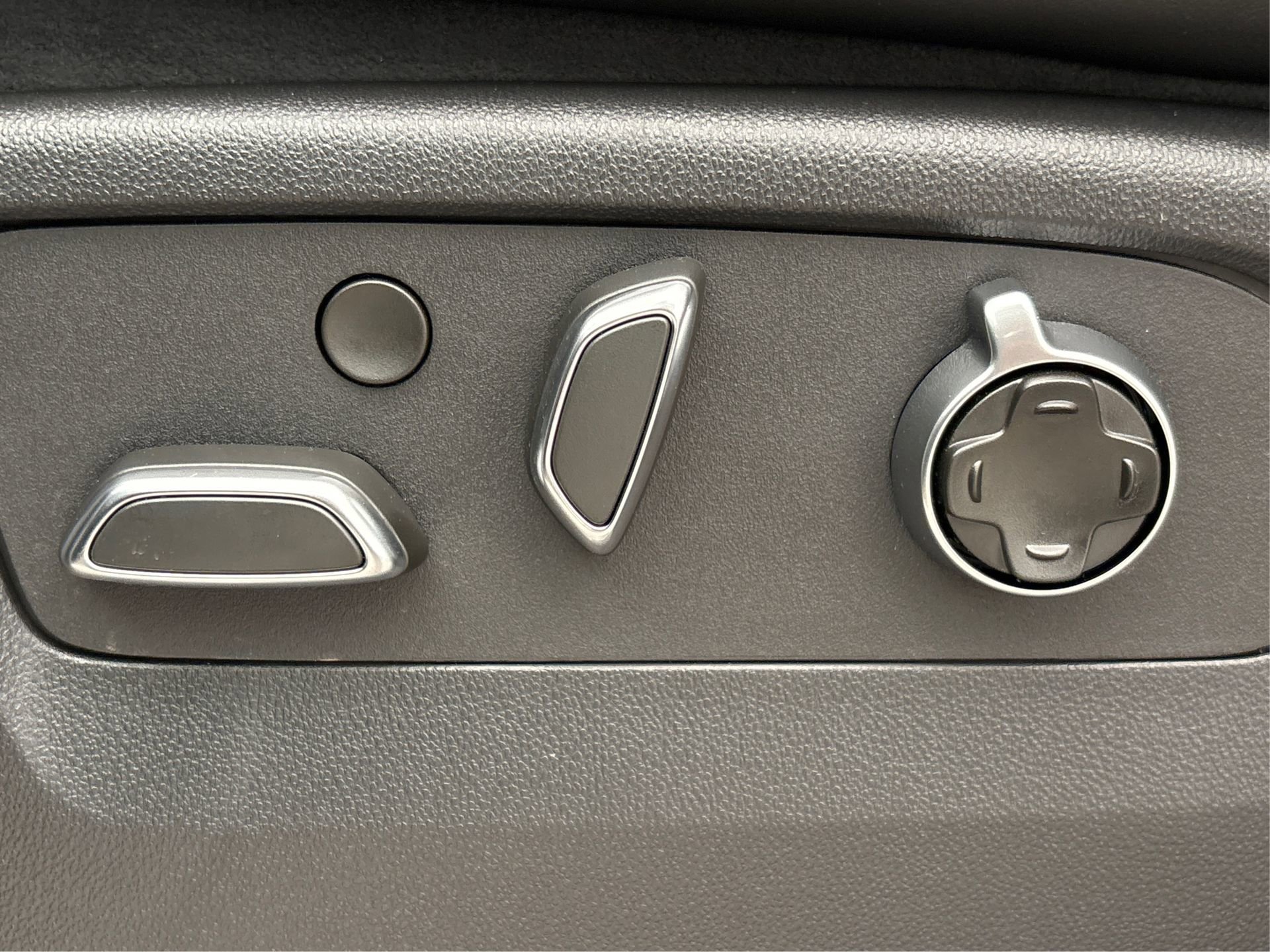 New 2025 Cadillac Escalade ESV Sport Platinum image 32