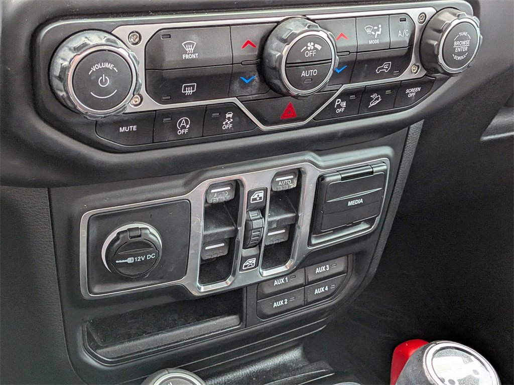 Used 2018 Jeep Wrangler Unlimited Sahara image 15