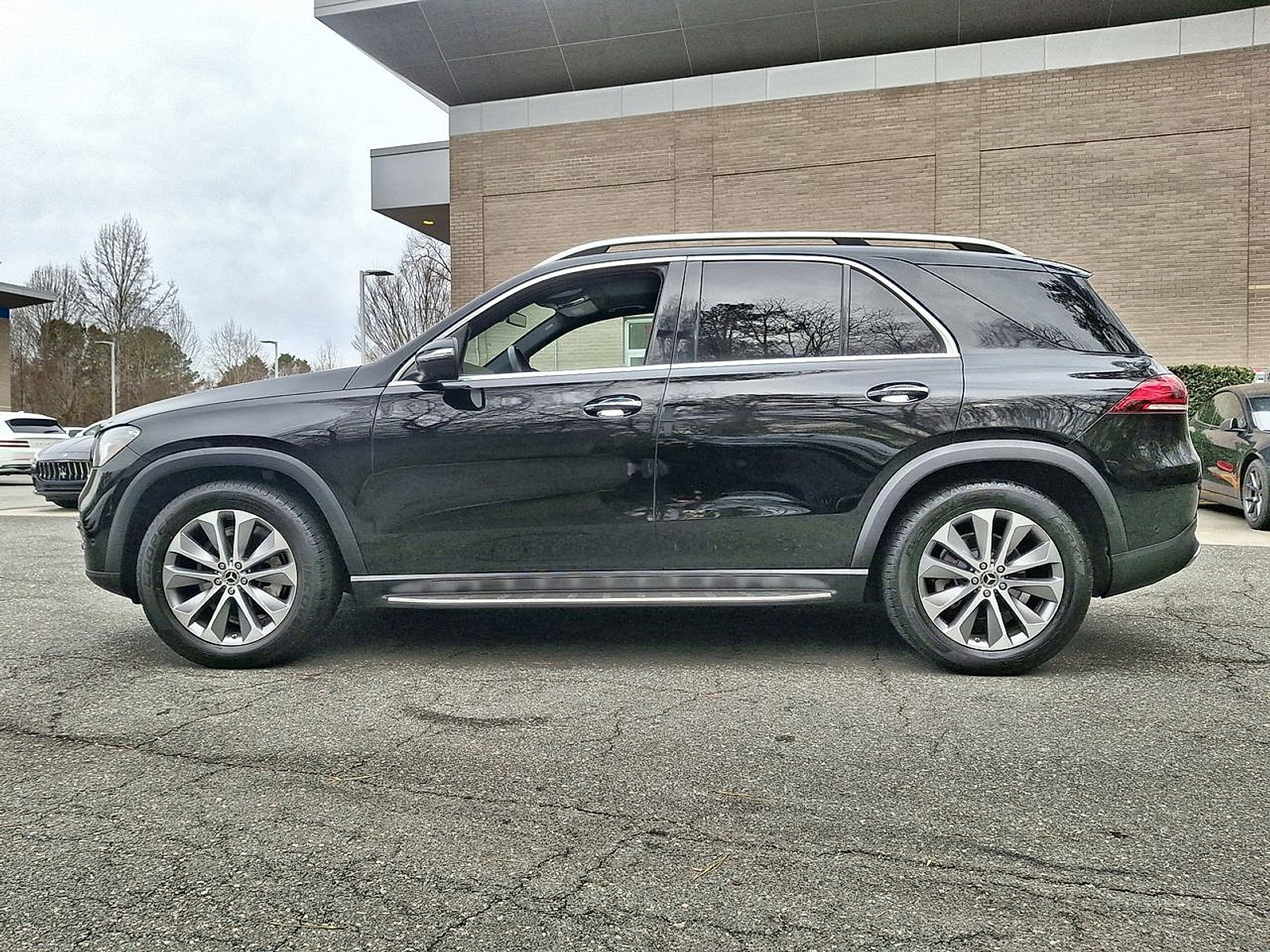 Used 2020 Mercedes-Benz GLE 350 w/ Premium Package image 4