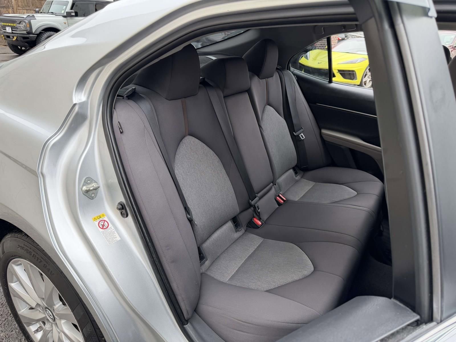 Used 2018 Toyota Camry LE image 14