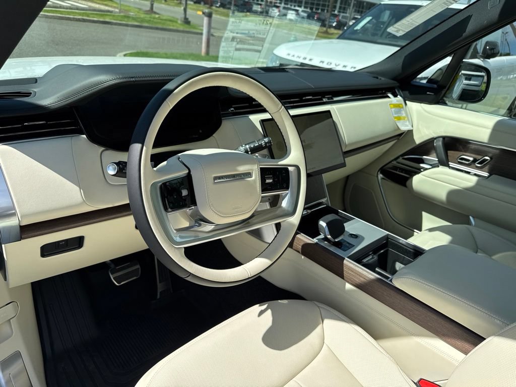 New 2026 Land Rover Range Rover Long Wheelbase SE AWD/4WD image 12